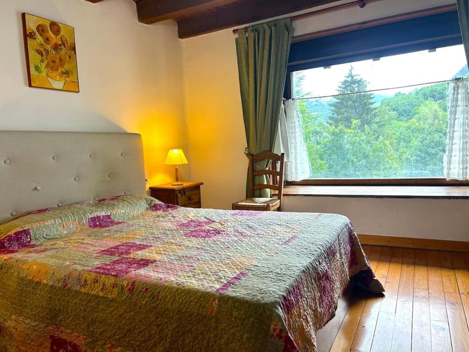Casa rústica y patio en la Vall d'Aran by RURAL D'ÀNEU House in Catalonia