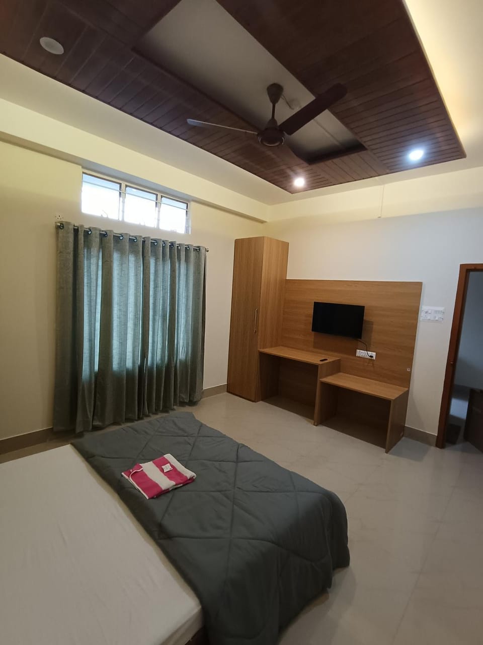 Triple occupancy double bedroom family apartment Vacation rental in Bangladesh