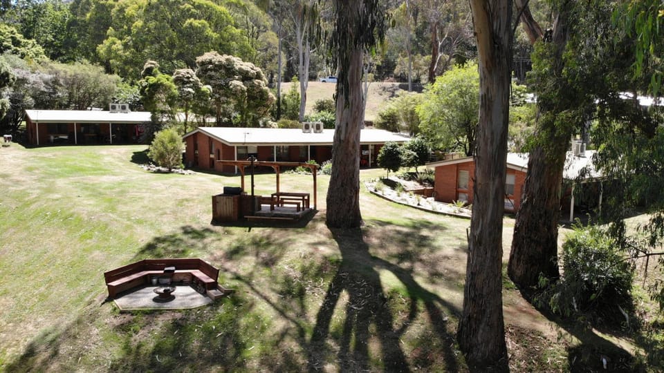 Property building, Natural landscape, BBQ facilities, Garden, Garden view, flat iron
