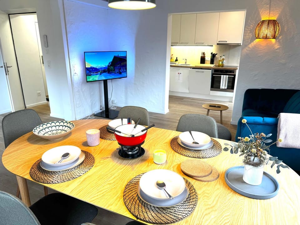 Central City Apartment 1 with Mountain View Apartment in Saanen