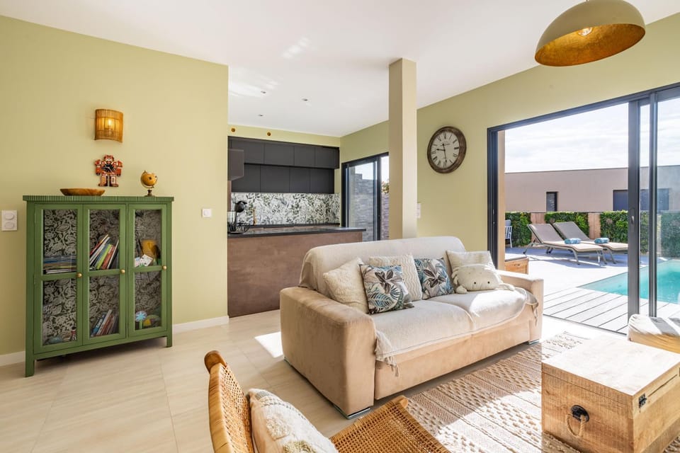 Living room, kitchen