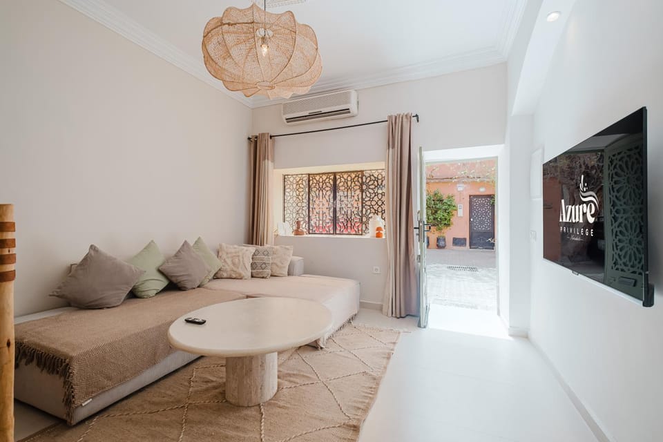 TV and multimedia, Living room, Evening entertainment, air conditioner