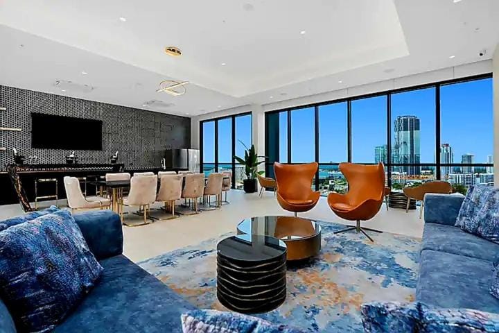 Private 1-Bedroom Apartment at TRYP Southport Near Broadwater Apartment in Main Beach