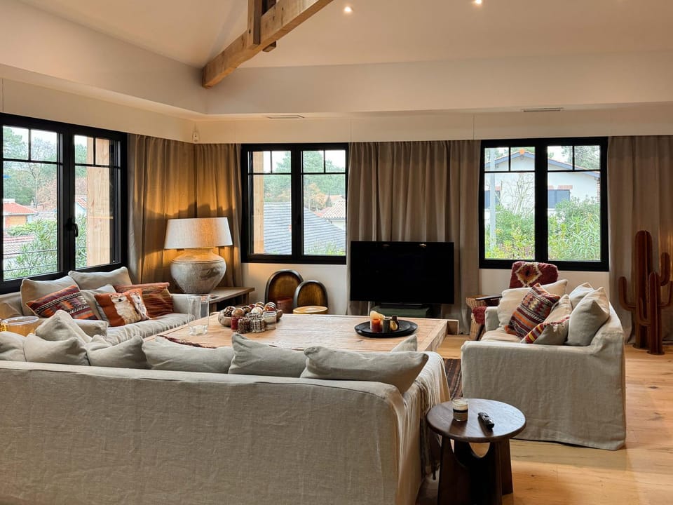 Communal lounge/ TV room, TV and multimedia, Living room, Seating area
