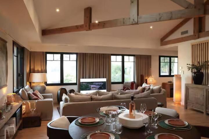 Living room, Seating area
