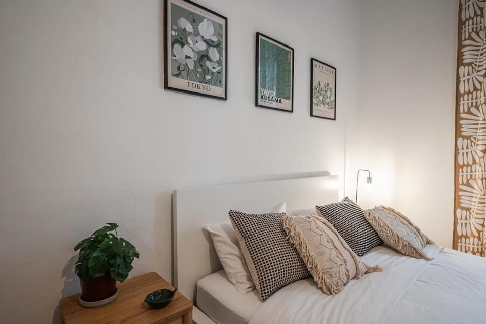 Bed, Living room, Bedroom