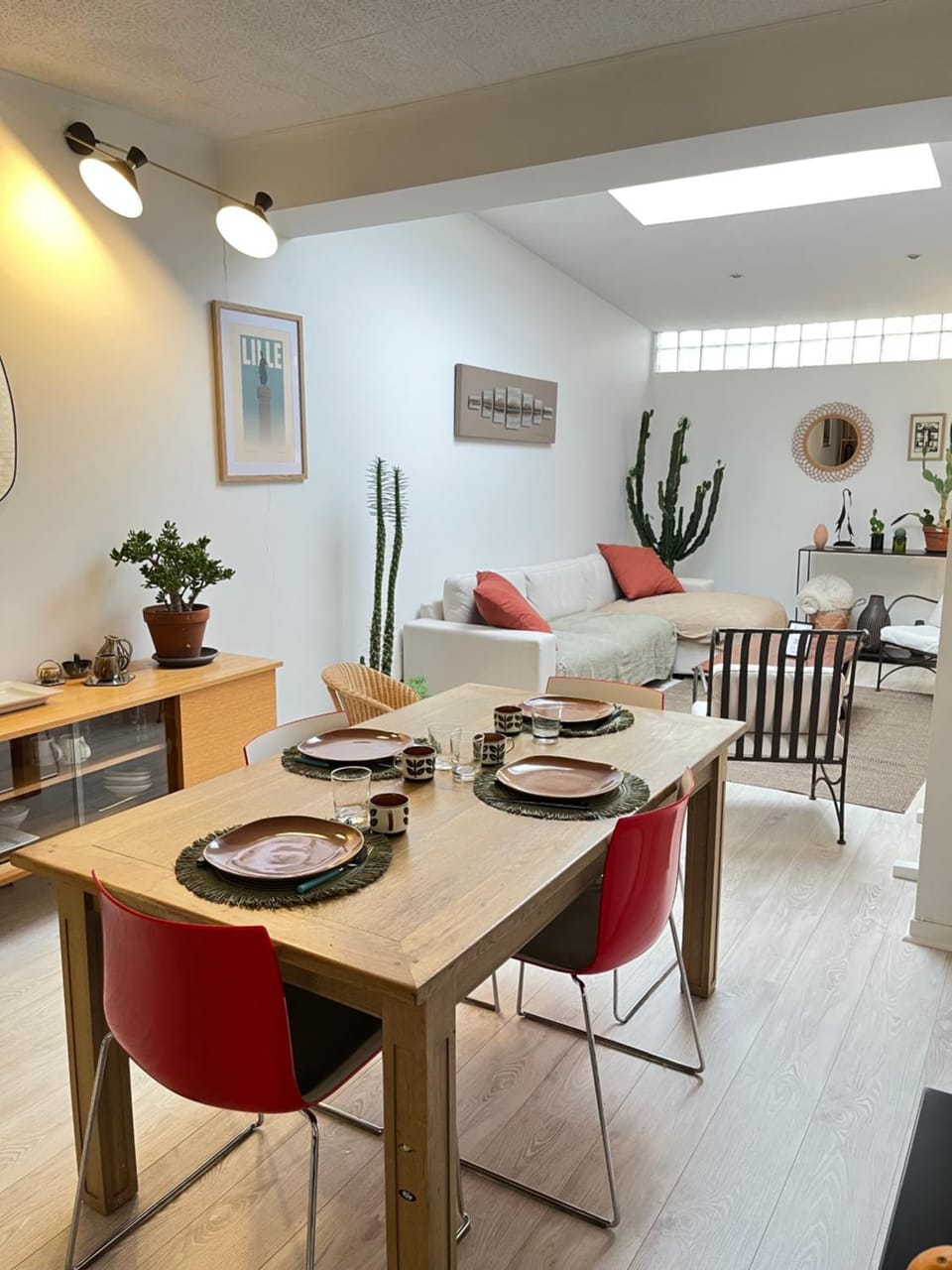Living room, Seating area, Dining area