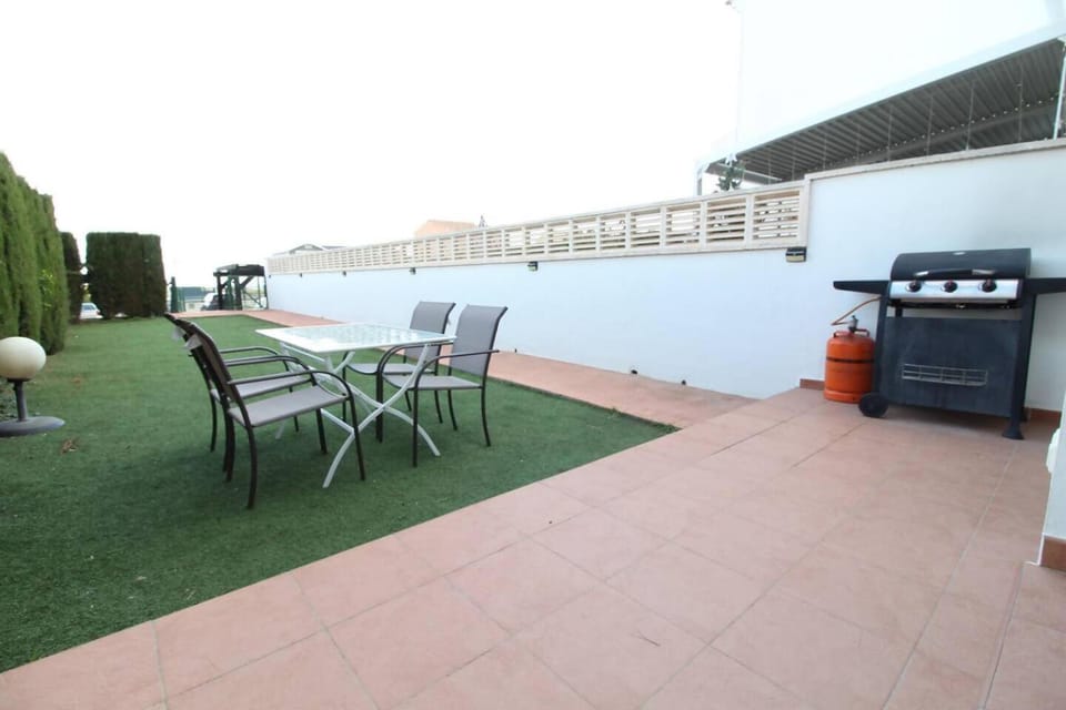 Adosado con piscina comunitaria Apartment in Marina Baixa