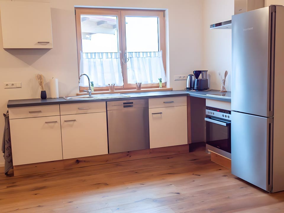 Kitchen or kitchenette, Living room