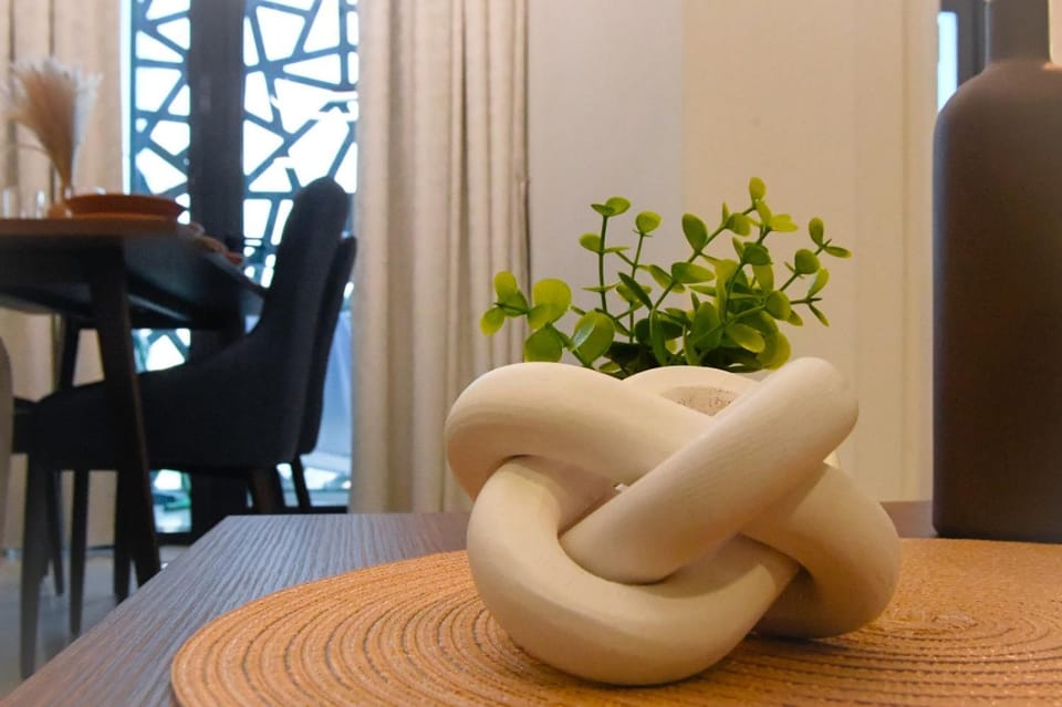Prime Masdar City 1BR, Near Airport & Yas Island Apartment in Abu Dhabi