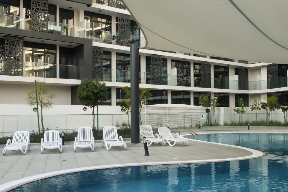 Swimming pool, sunbed