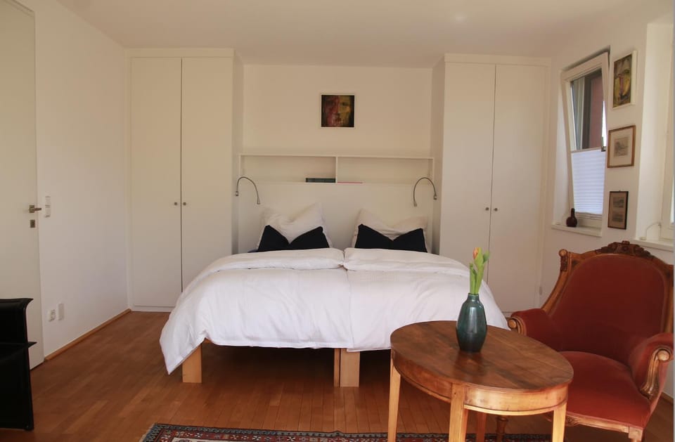 Bed, Photo of the whole room, Seating area, wardrobe