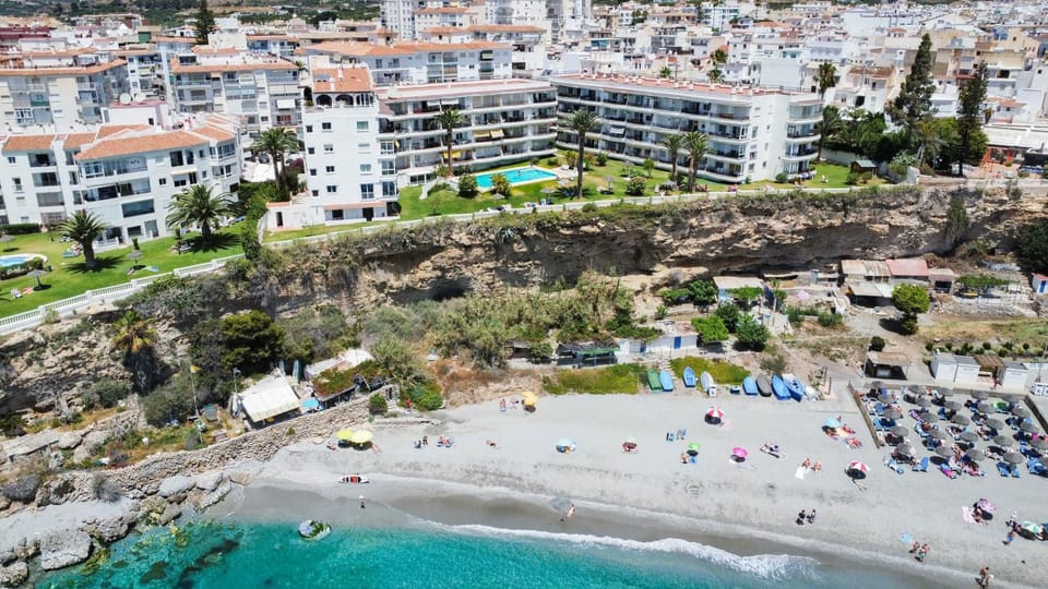 Property building, Nearby landmark, Day, Natural landscape, Bird's eye view, Beach, City view, Pool view, Swimming pool, Location