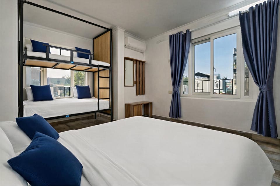Bed, Photo of the whole room, Bedroom, air conditioner