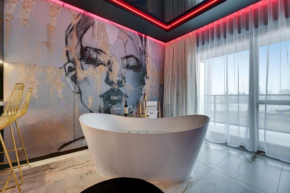 Hot Tub, Bath