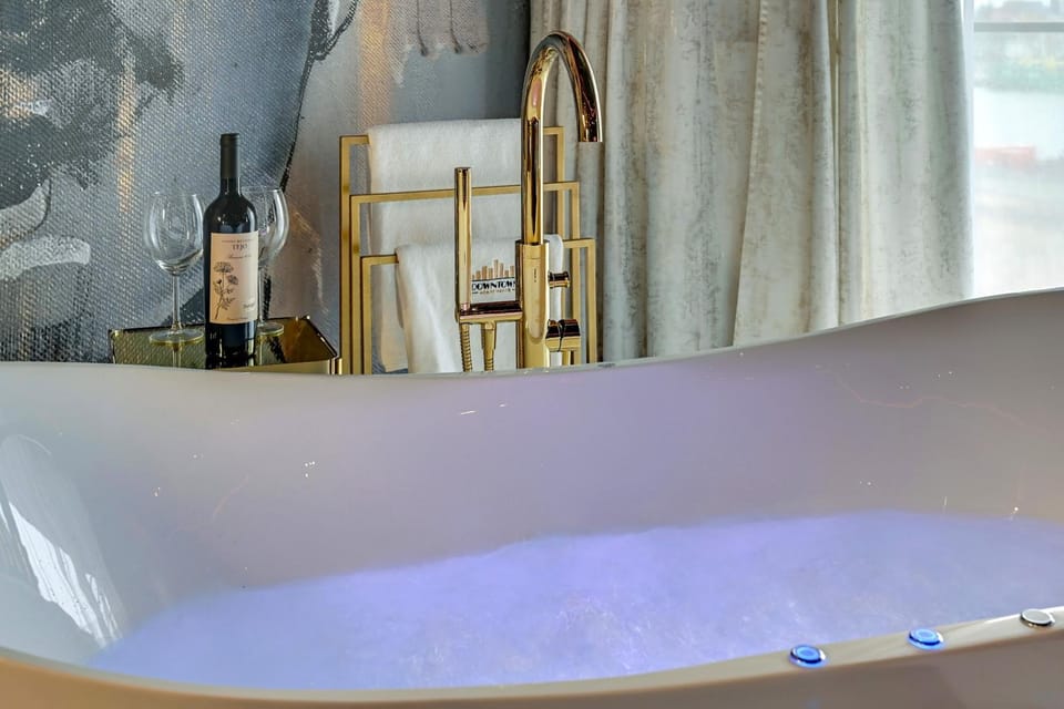 Hot Tub, Bath