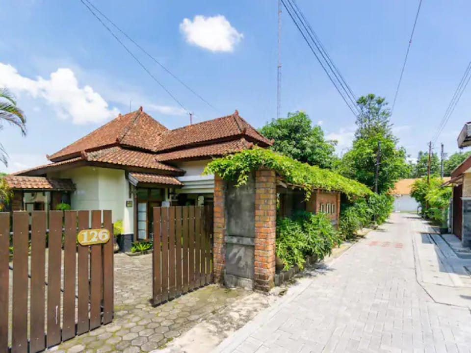 Property building, Street view