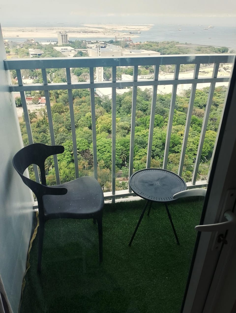 Breeze Haven Staycation Hotel in Pasay