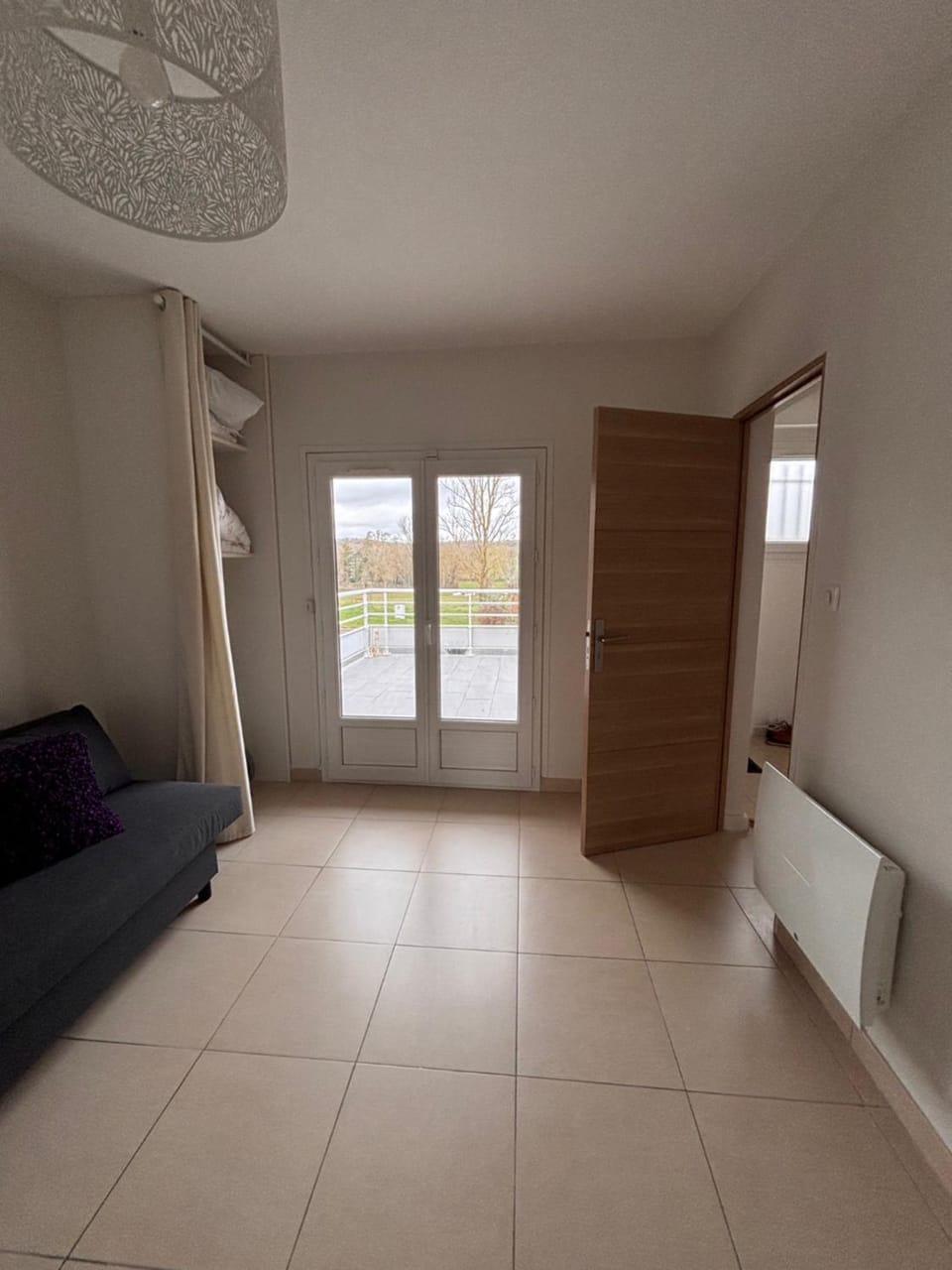 Lias - Appartement avec chambre double à la campagne, La Bella Apartment in Occitanie