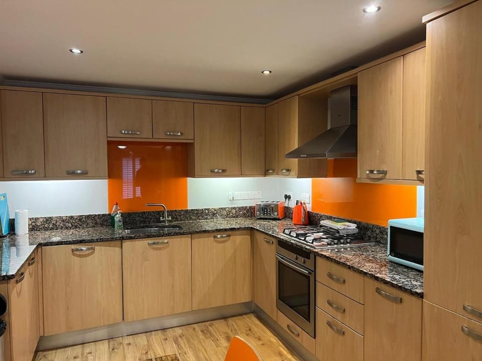 Bay-View 2 Bedroom Seafront Apartment I Parking Apartment in Herne Bay