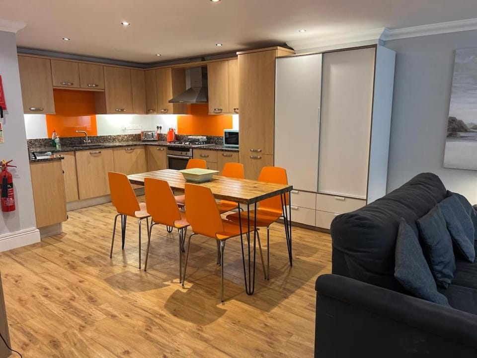 Bay-View 2 Bedroom Seafront Apartment I Parking Apartment in Herne Bay