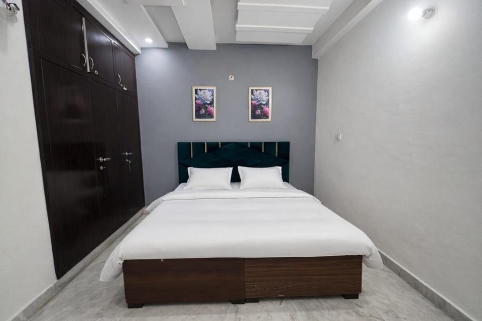 Spacious 2BHK Apartment - Near India Expo Mart Apartment in Uttar Pradesh