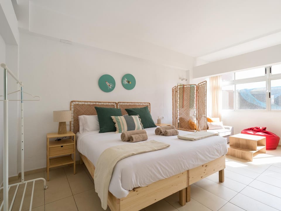 Bed, Photo of the whole room, Bedroom