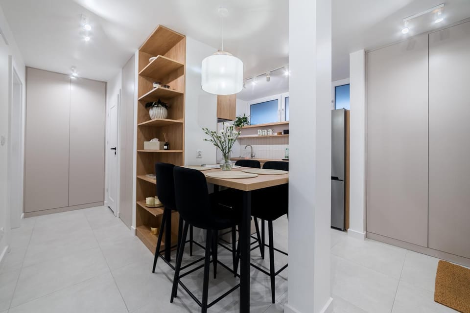 Kitchen or kitchenette, Living room, Seating area, Dining area