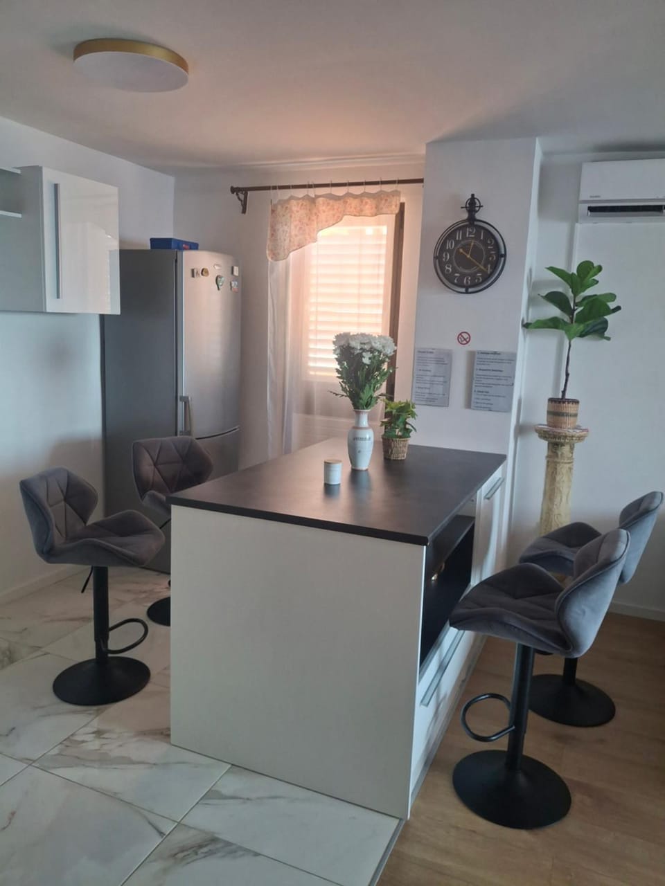 Dubrovnik Serenity- Beachfront Apartment with Panoramic Sea View and free Parking Apartment in Dubrovnik