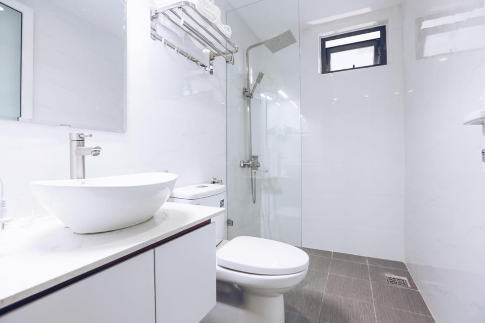 Shower, Toilet