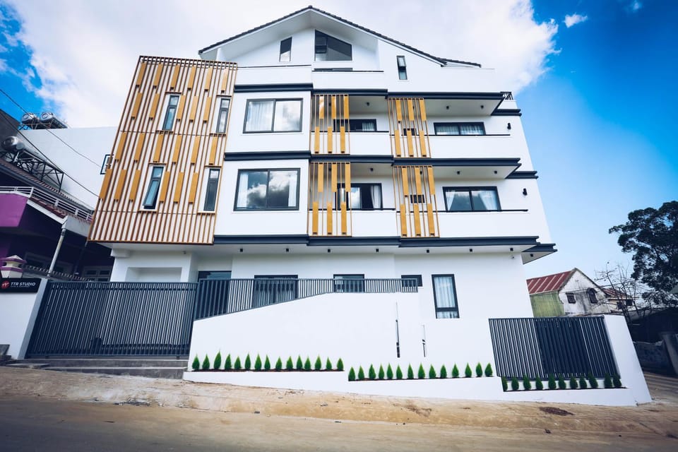 Property building, Day