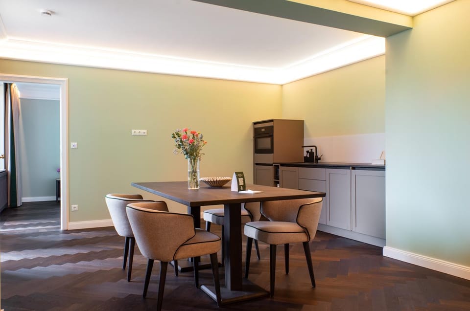 Dining area, kitchen