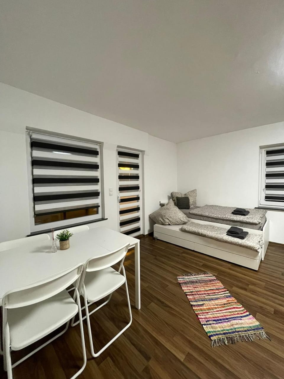 Bed, Living room, Photo of the whole room, Seating area, Dining area, Bedroom