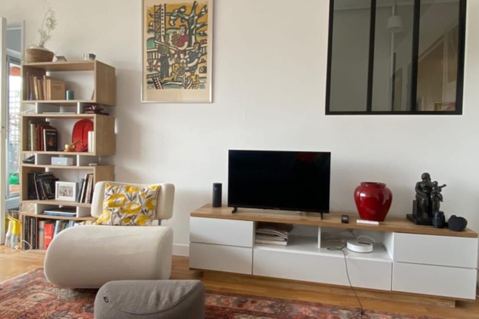 Quiet apartment near the Marais balcony Apartment in Paris