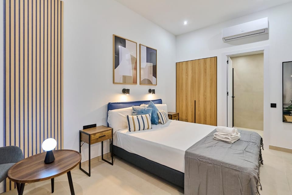 Bed, Bedroom, air conditioner