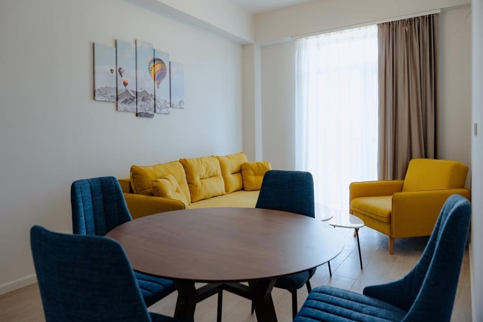 Living room, Seating area, Dining area