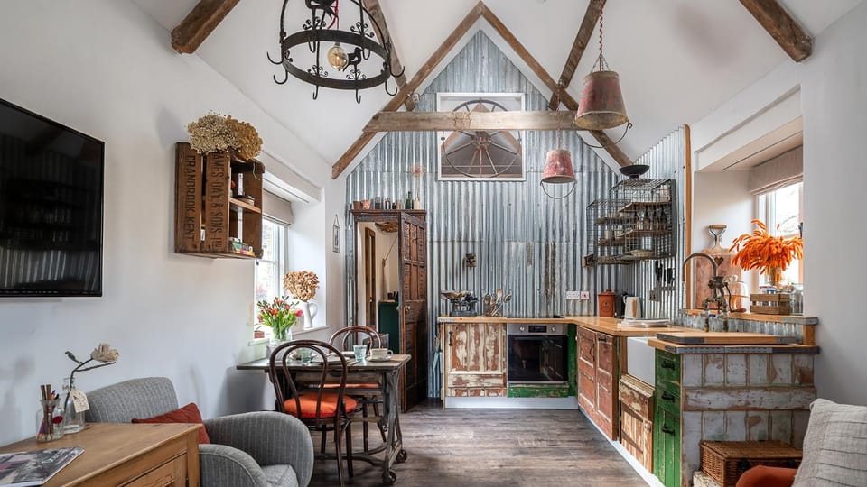 Dining area, kitchen