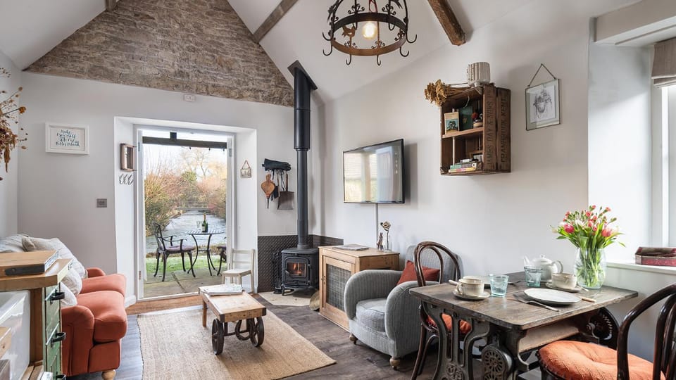 Living room, Dining area, fireplace