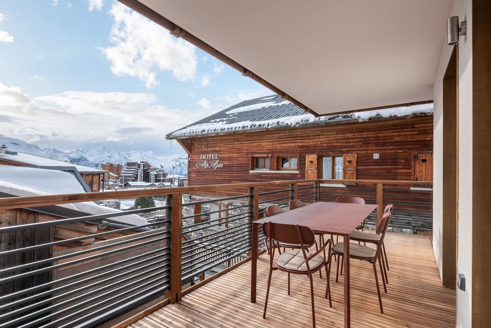 Day, Natural landscape, Balcony/Terrace, Seating area