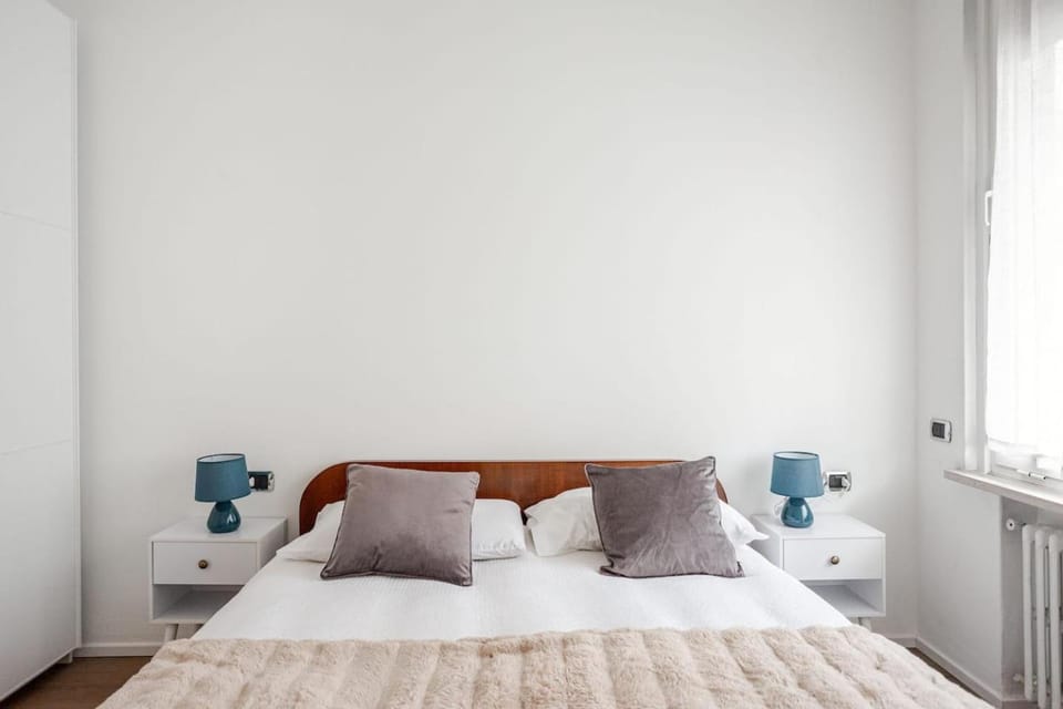 Bed, Photo of the whole room, Bedroom, internet