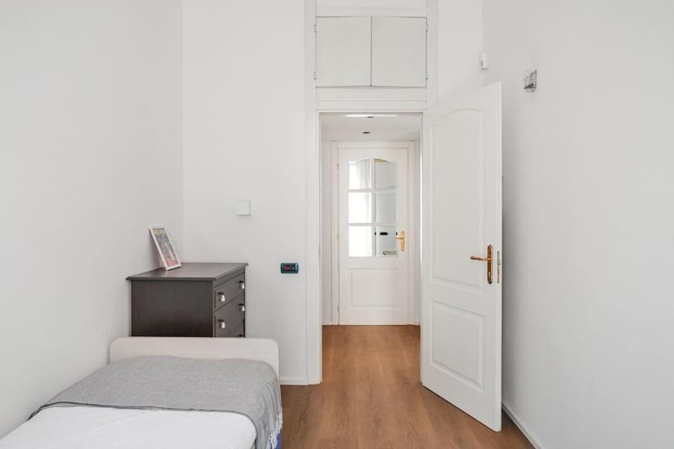 Bed, Photo of the whole room, Bedroom, wardrobe