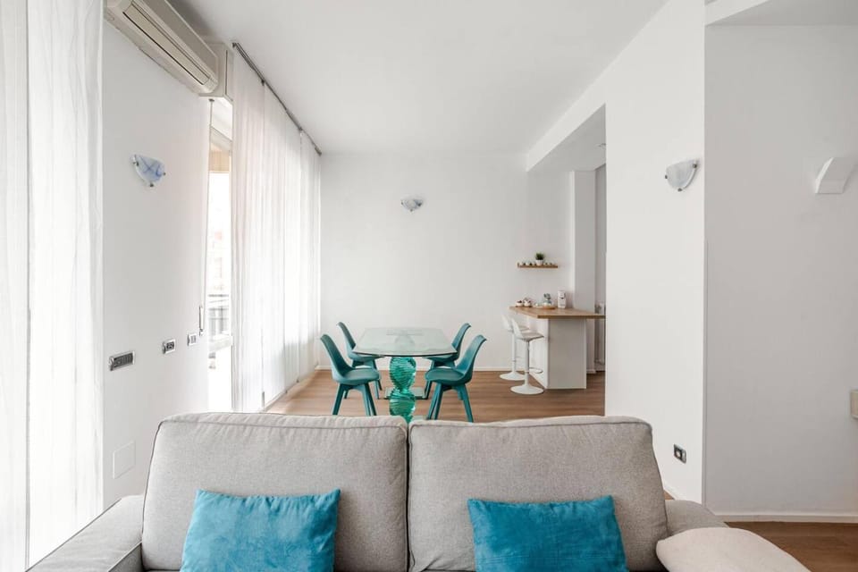 Living room, Seating area, Dining area, internet