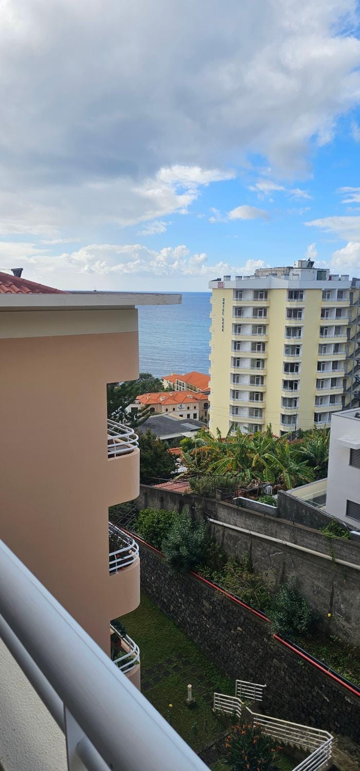 Atlantic Breeze - Free Parking Apartment in Funchal