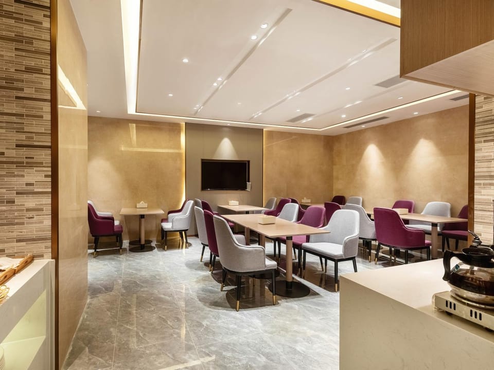 Restaurant/places to eat, Buffet breakfast
