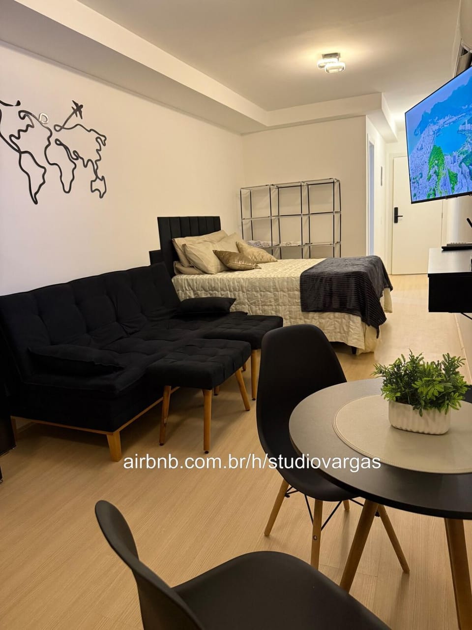 TV and multimedia, Seating area, Evening entertainment