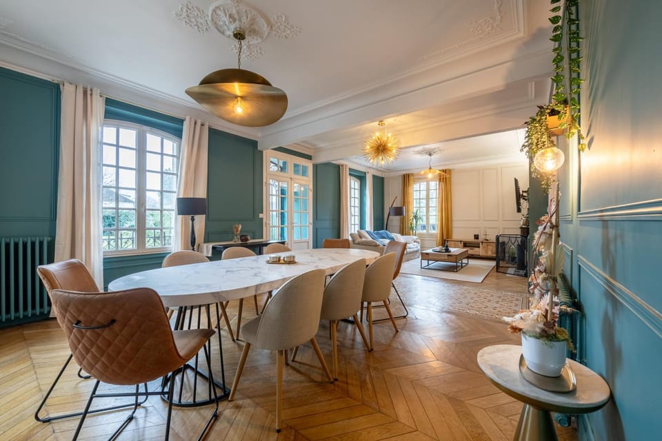 Communal lounge/ TV room, Living room, Seating area, Dining area