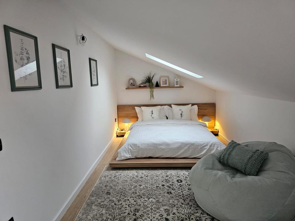 Bed, Bedroom