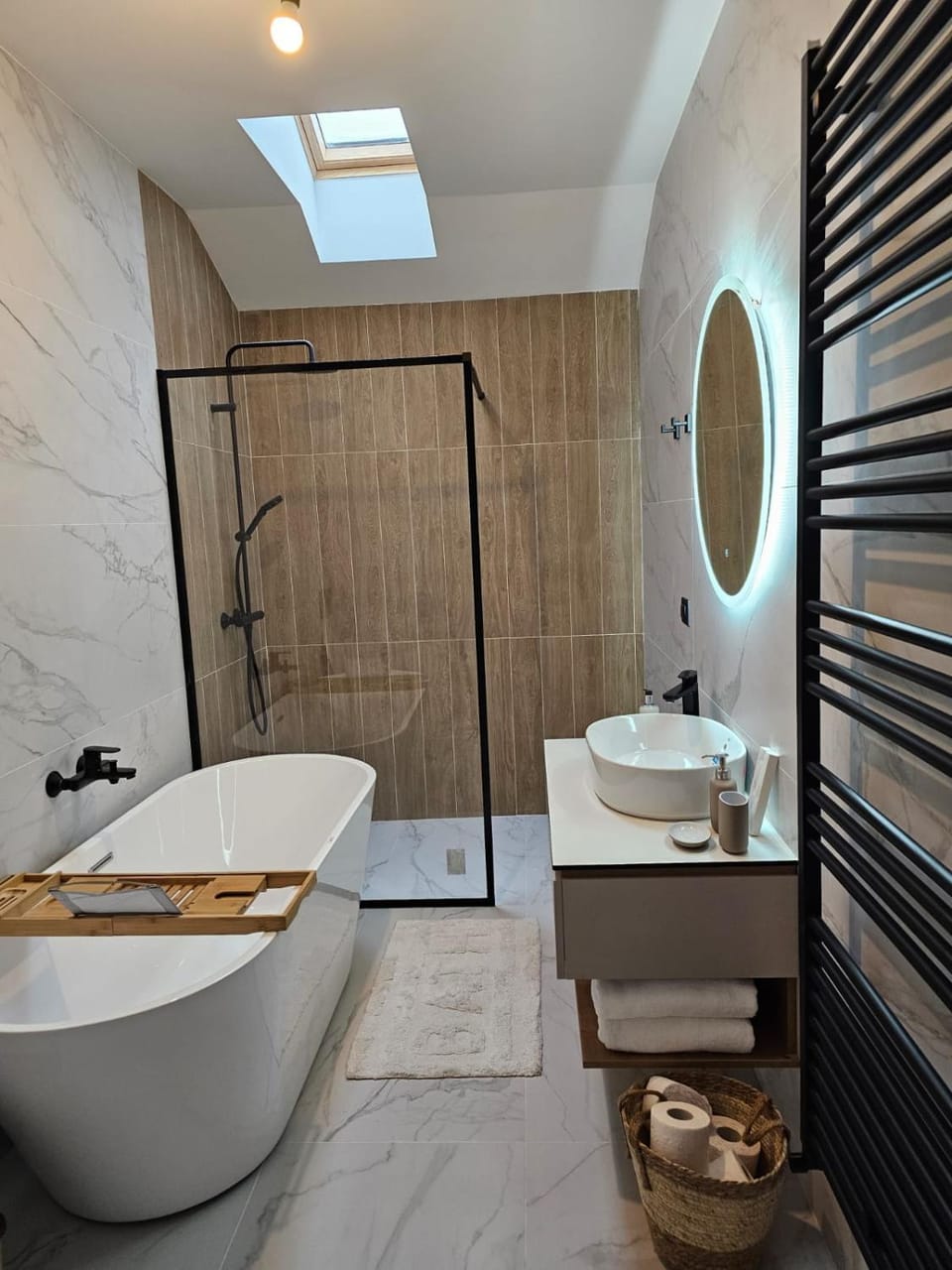 Shower, Toilet, Bathroom, Bath, towels