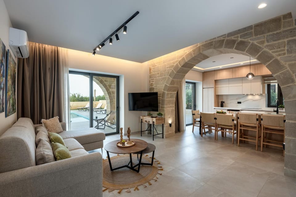 TV and multimedia, Kitchen or kitchenette, Living room, Seating area, Dining area