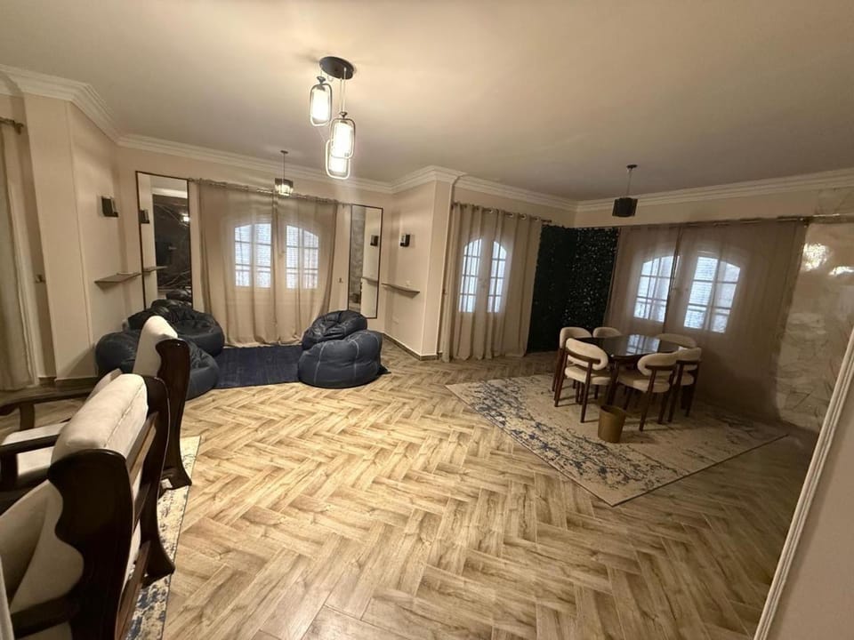 Living room, Photo of the whole room, Dining area